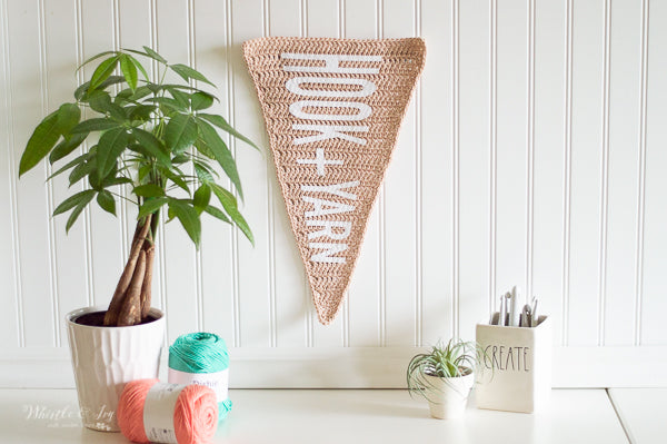 Wall Pennant with Cut Files [crochet pattern]